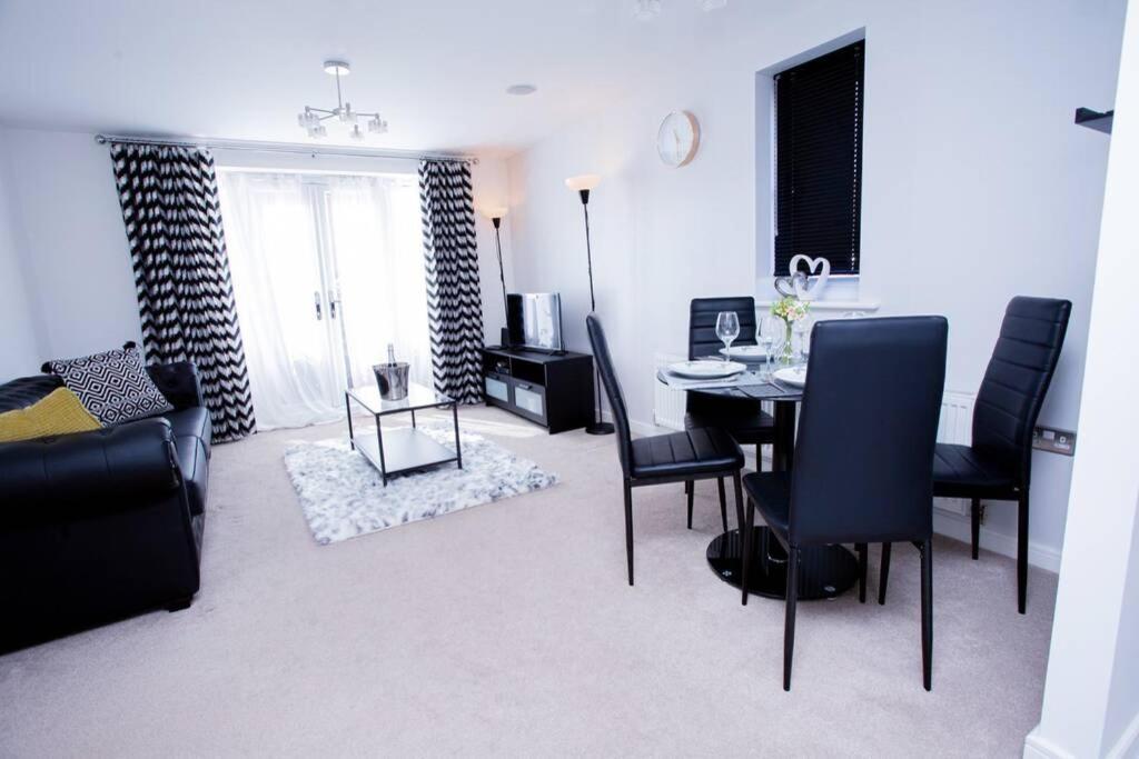 Mills Apartment - Two Bedroom En-Suite Apartment Northampton Eksteriør bilde