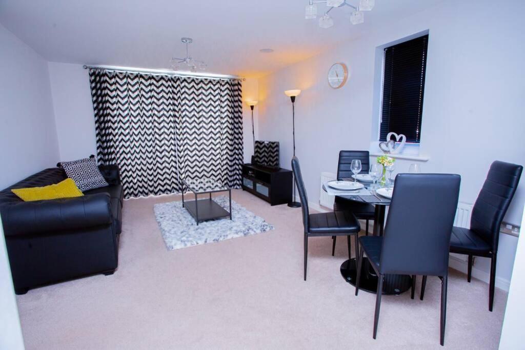 Mills Apartment - Two Bedroom En-Suite Apartment Northampton Eksteriør bilde