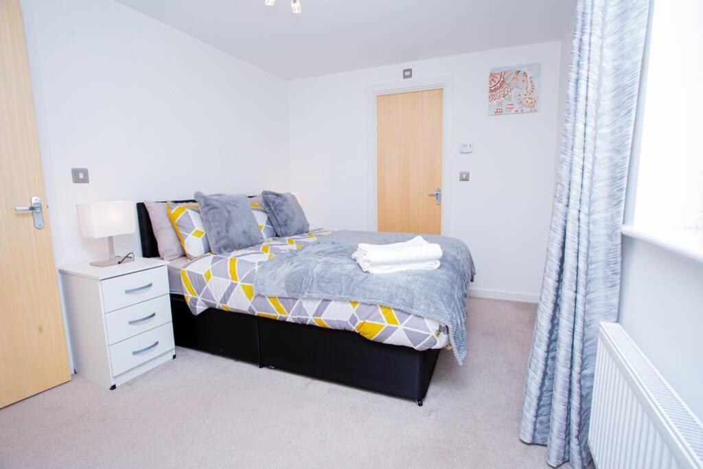 Mills Apartment - Two Bedroom En-Suite Apartment Northampton Eksteriør bilde
